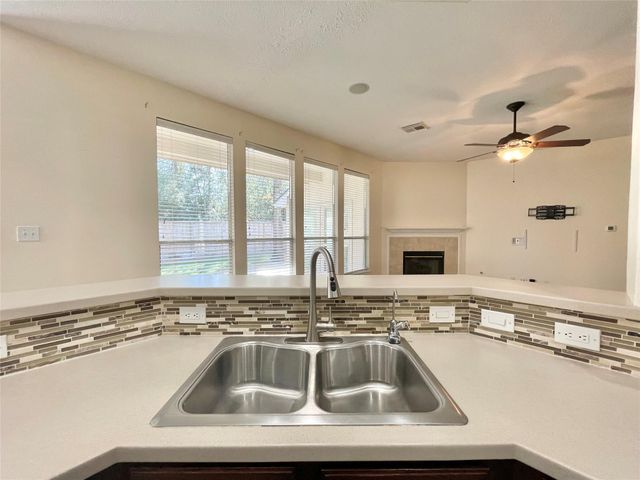 90 N Creekmist Place, The Woodlands, TX 77385