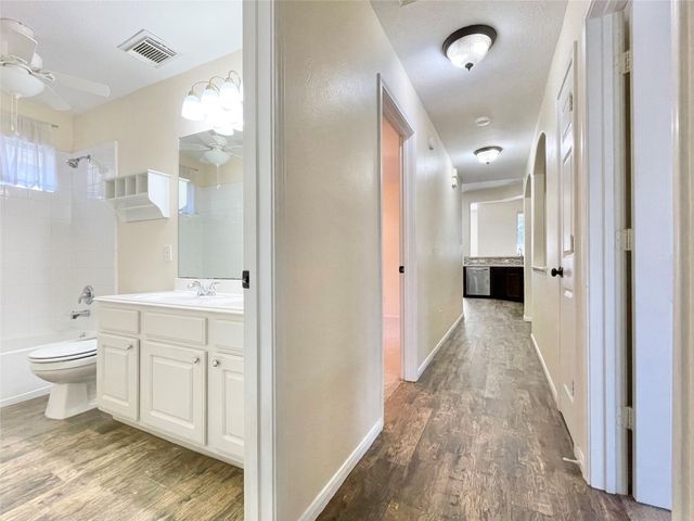 90 N Creekmist Place, The Woodlands, TX 77385