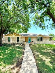 701 Lindenwood Drive, Lancaster, TX 75134