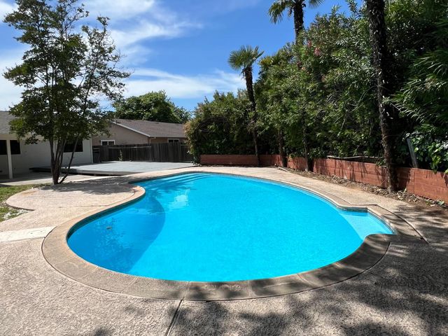 7113 Borrego Way, Carmichael, CA 95608