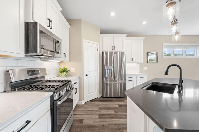 6716 Bellflower Drive, Excelsior, MN 55331