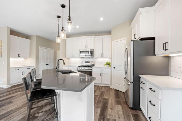 6716 Bellflower Drive, Excelsior, MN 55331