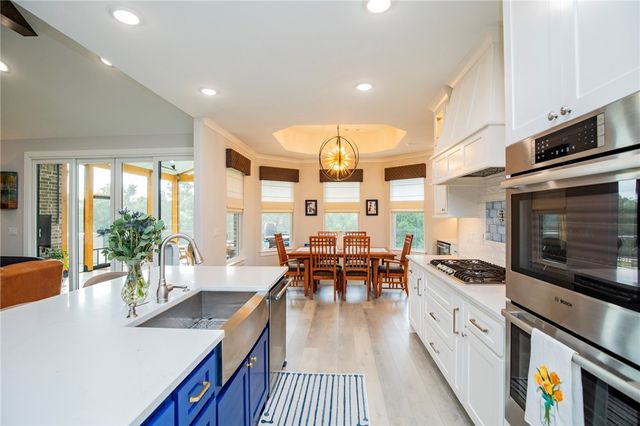 1810 NE Chaucer Street, Bentonville, AR 72712