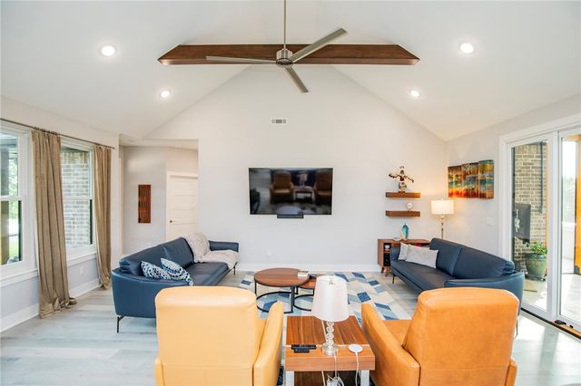 1810 NE Chaucer Street, Bentonville, AR 72712
