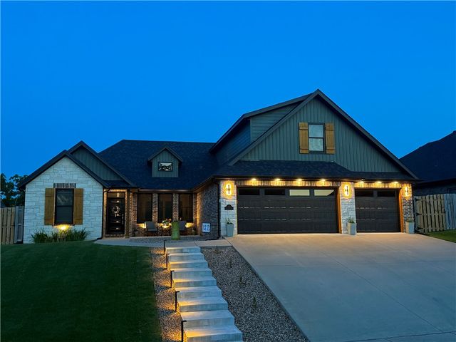 1810 NE Chaucer Street, Bentonville, AR 72712