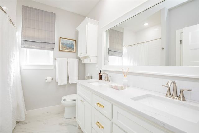 1810 NE Chaucer Street, Bentonville, AR 72712