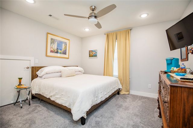 1810 NE Chaucer Street, Bentonville, AR 72712
