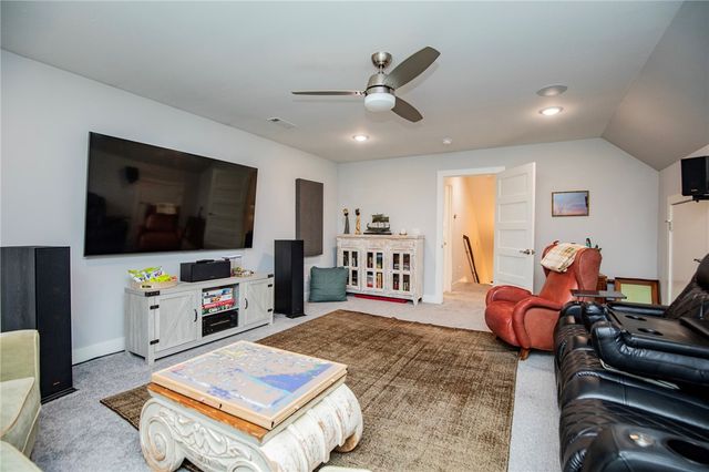 1810 NE Chaucer Street, Bentonville, AR 72712
