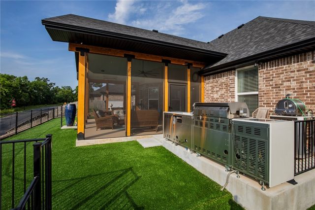 1810 NE Chaucer Street, Bentonville, AR 72712