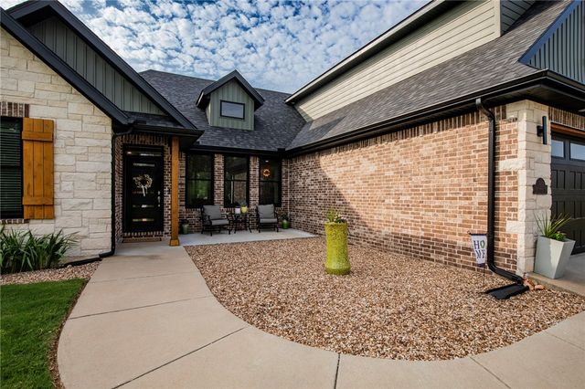 1810 NE Chaucer Street, Bentonville, AR 72712