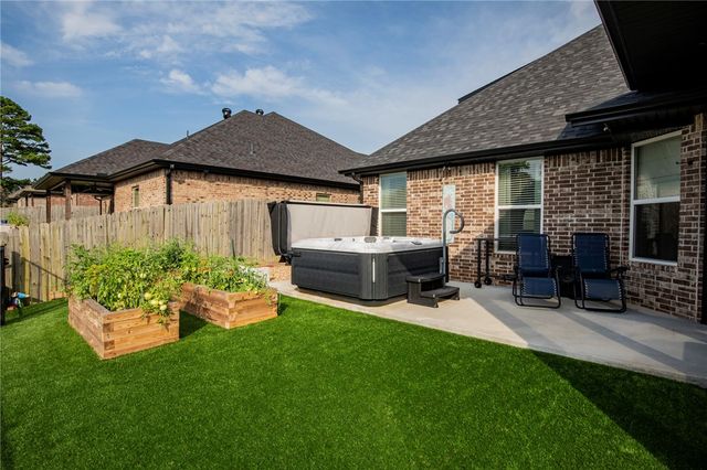 1810 NE Chaucer Street, Bentonville, AR 72712