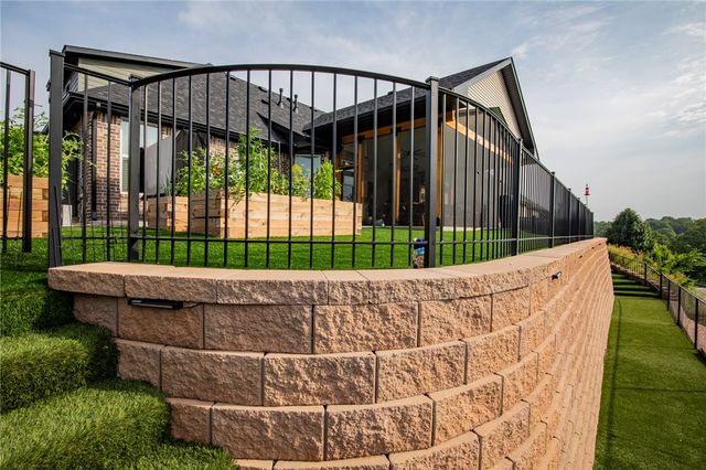 1810 NE Chaucer Street, Bentonville, AR 72712