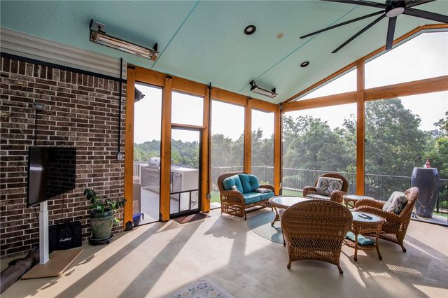 1810 NE Chaucer Street, Bentonville, AR 72712