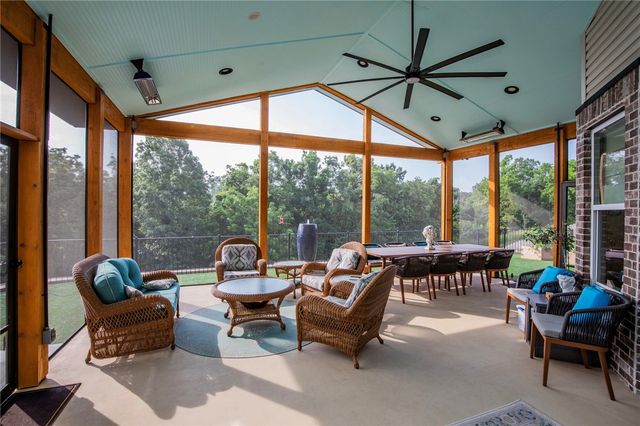 1810 NE Chaucer Street, Bentonville, AR 72712