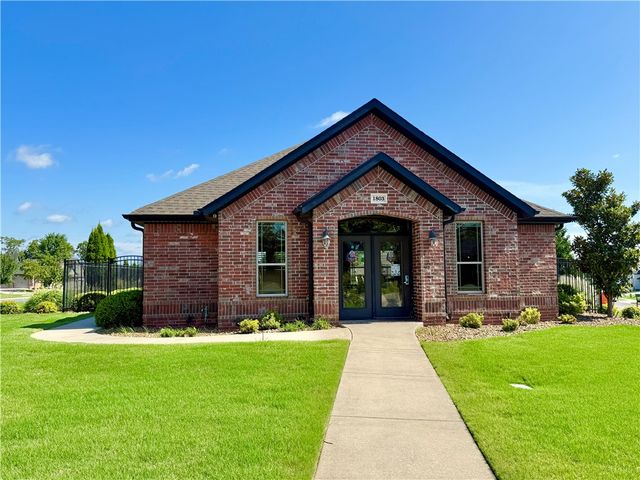 1810 NE Chaucer Street, Bentonville, AR 72712