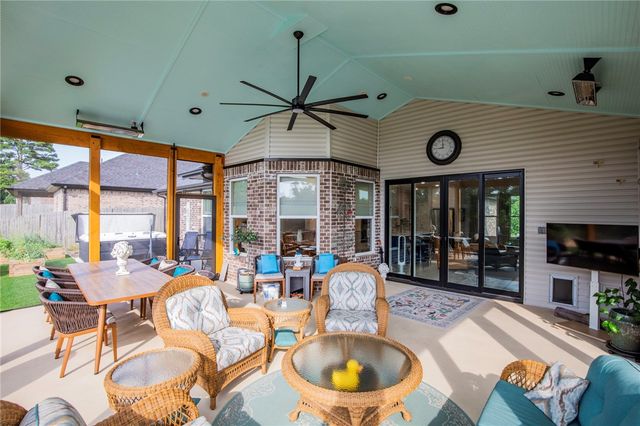 1810 NE Chaucer Street, Bentonville, AR 72712