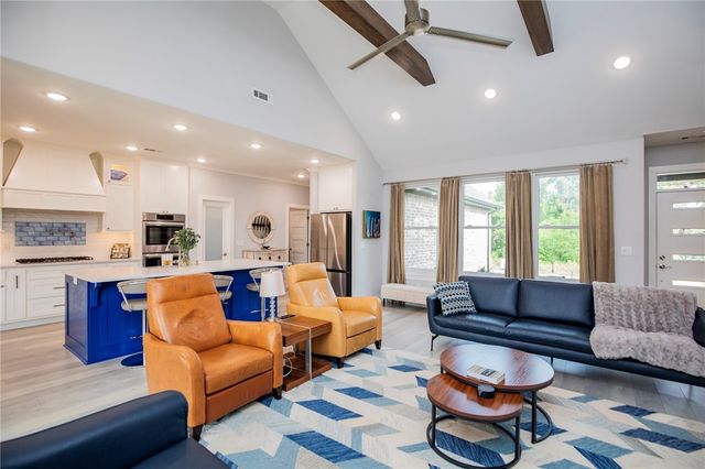 1810 NE Chaucer Street, Bentonville, AR 72712