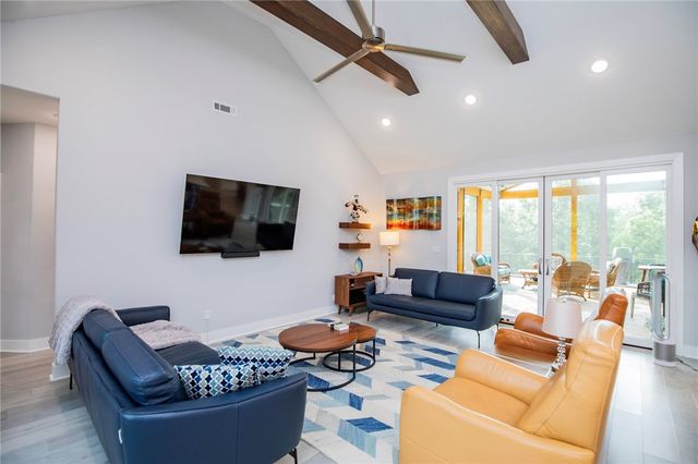 1810 NE Chaucer Street, Bentonville, AR 72712