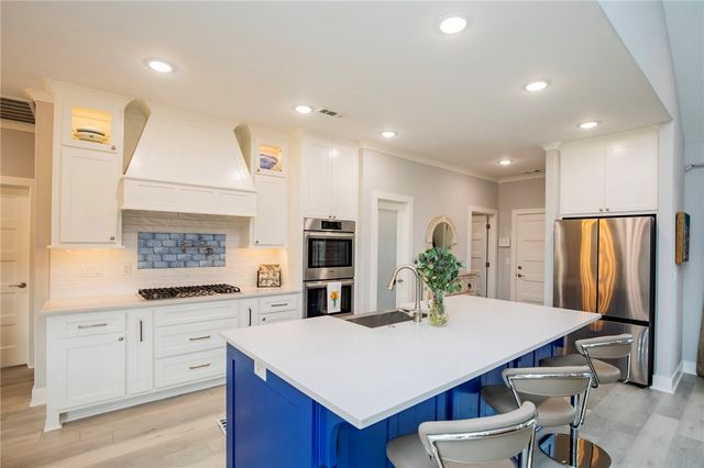 1810 NE Chaucer Street, Bentonville, AR 72712