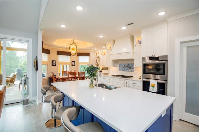 1810 NE Chaucer Street, Bentonville, AR 72712