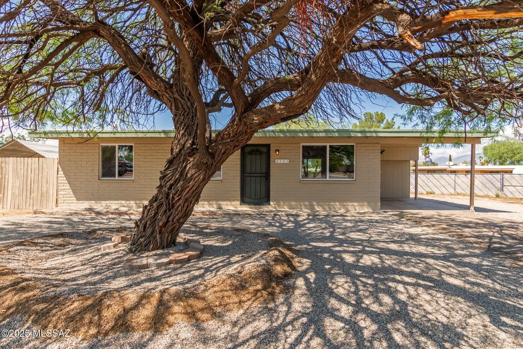 4702 S Apple Tree Avenue, Tucson, AZ 85730