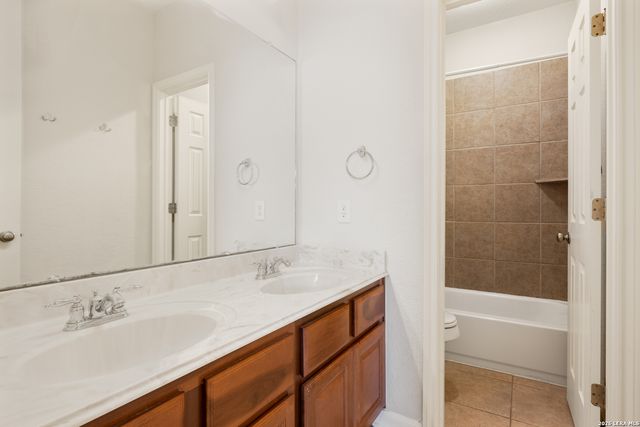 1262 MORNING GLORY LN, Adkins, TX 78101
