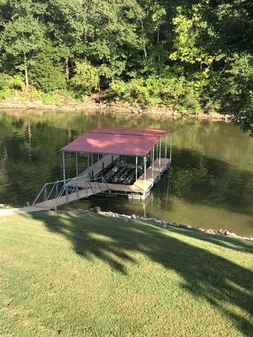 600 River rd, Clifton, TN 38425