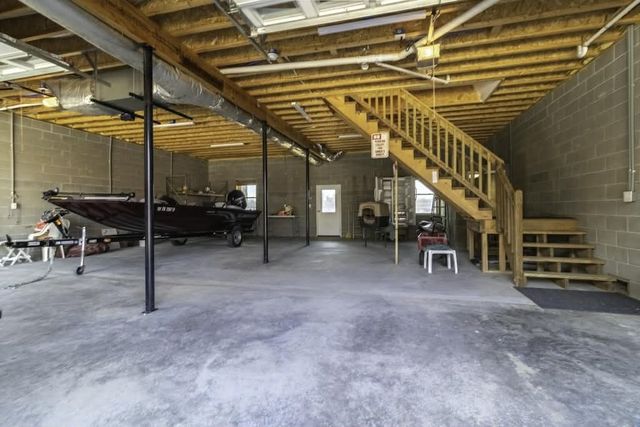 600 River rd, Clifton, TN 38425