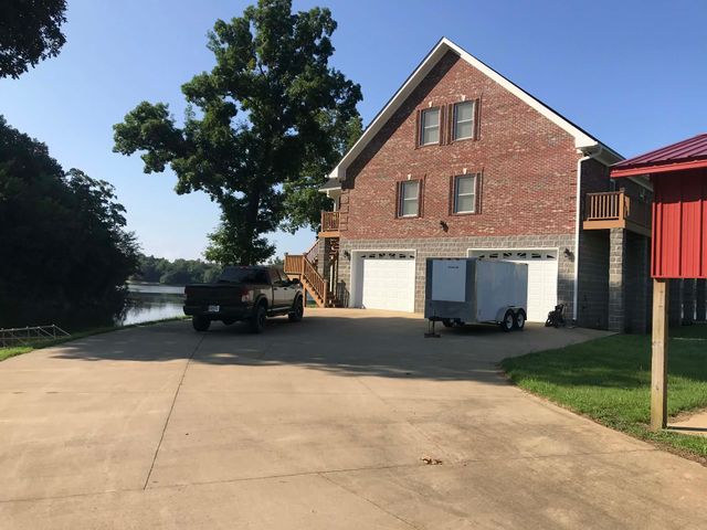 600 River rd, Clifton, TN 38425