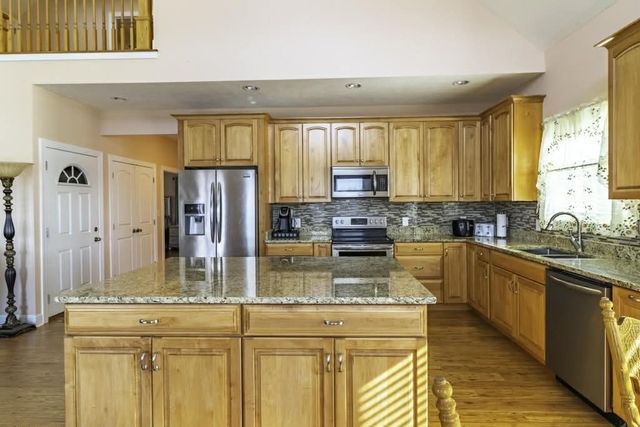 600 River rd, Clifton, TN 38425