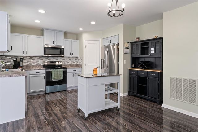 203 Elmcrest Rise, Henrietta, NY 14586