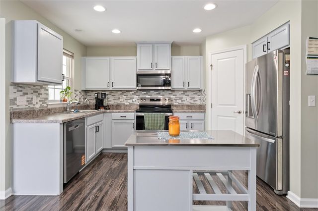 203 Elmcrest Rise, Henrietta, NY 14586