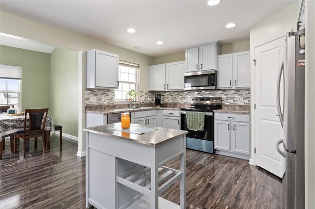 203 Elmcrest Rise, Henrietta, NY 14586