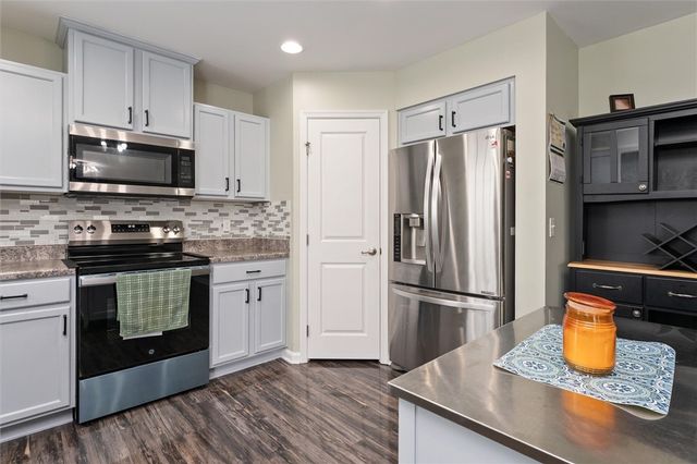 203 Elmcrest Rise, Henrietta, NY 14586