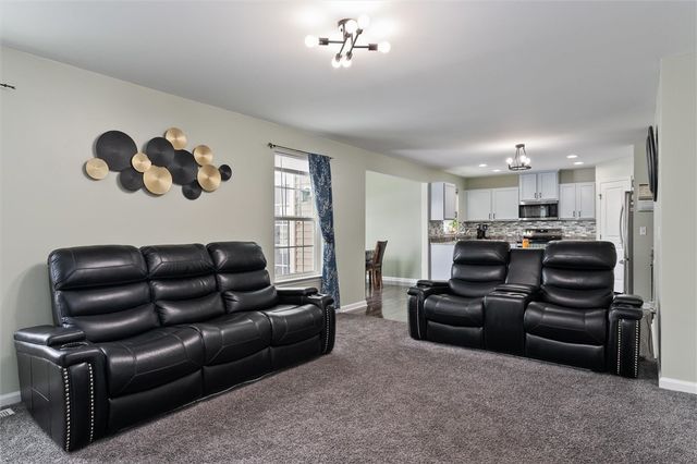 203 Elmcrest Rise, Henrietta, NY 14586