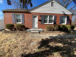 1465 E Duchesne Dr, Florissant, MO 63031