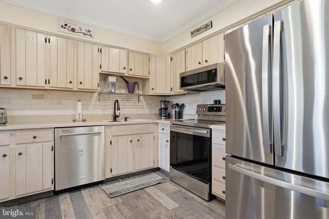 5 CHESTNUT DR, Newtown, PA 18940
