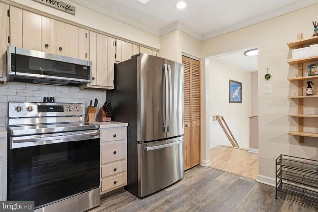 5 CHESTNUT DR, Newtown, PA 18940