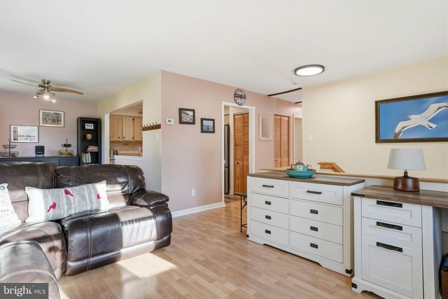 5 CHESTNUT DR, Newtown, PA 18940