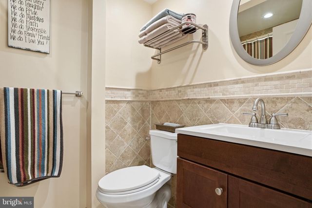 5 CHESTNUT DR, Newtown, PA 18940