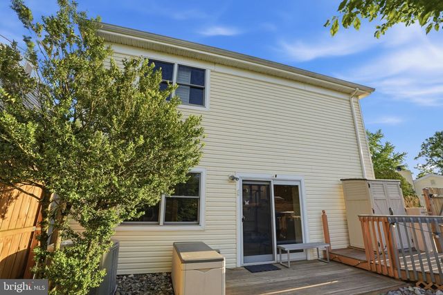 5 CHESTNUT DR, Newtown, PA 18940