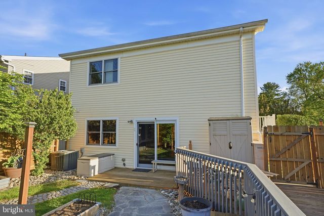 5 CHESTNUT DR, Newtown, PA 18940