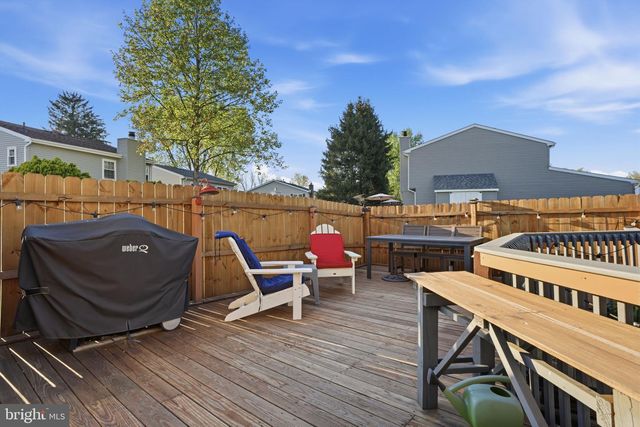 5 CHESTNUT DR, Newtown, PA 18940