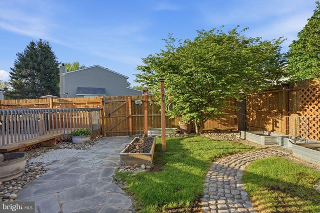 5 CHESTNUT DR, Newtown, PA 18940