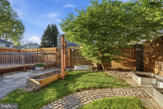 5 CHESTNUT DR, Newtown, PA 18940