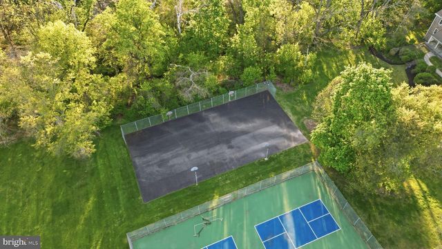 5 CHESTNUT DR, Newtown, PA 18940