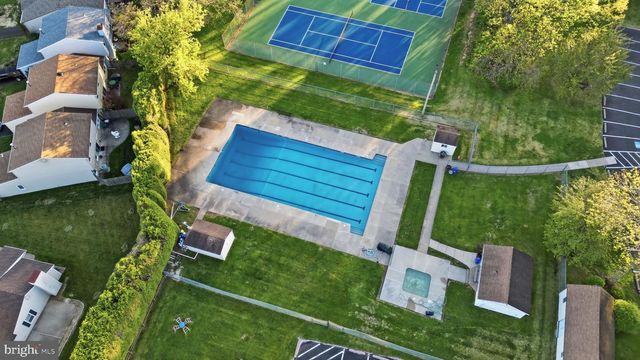 5 CHESTNUT DR, Newtown, PA 18940