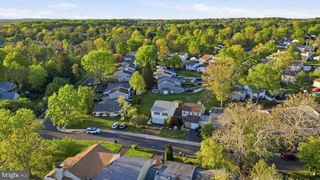 5 CHESTNUT DR, Newtown, PA 18940