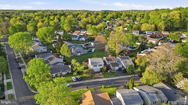5 CHESTNUT DR, Newtown, PA 18940
