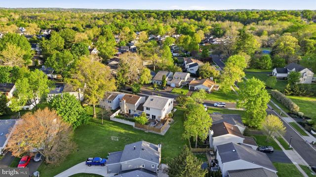 5 CHESTNUT DR, Newtown, PA 18940